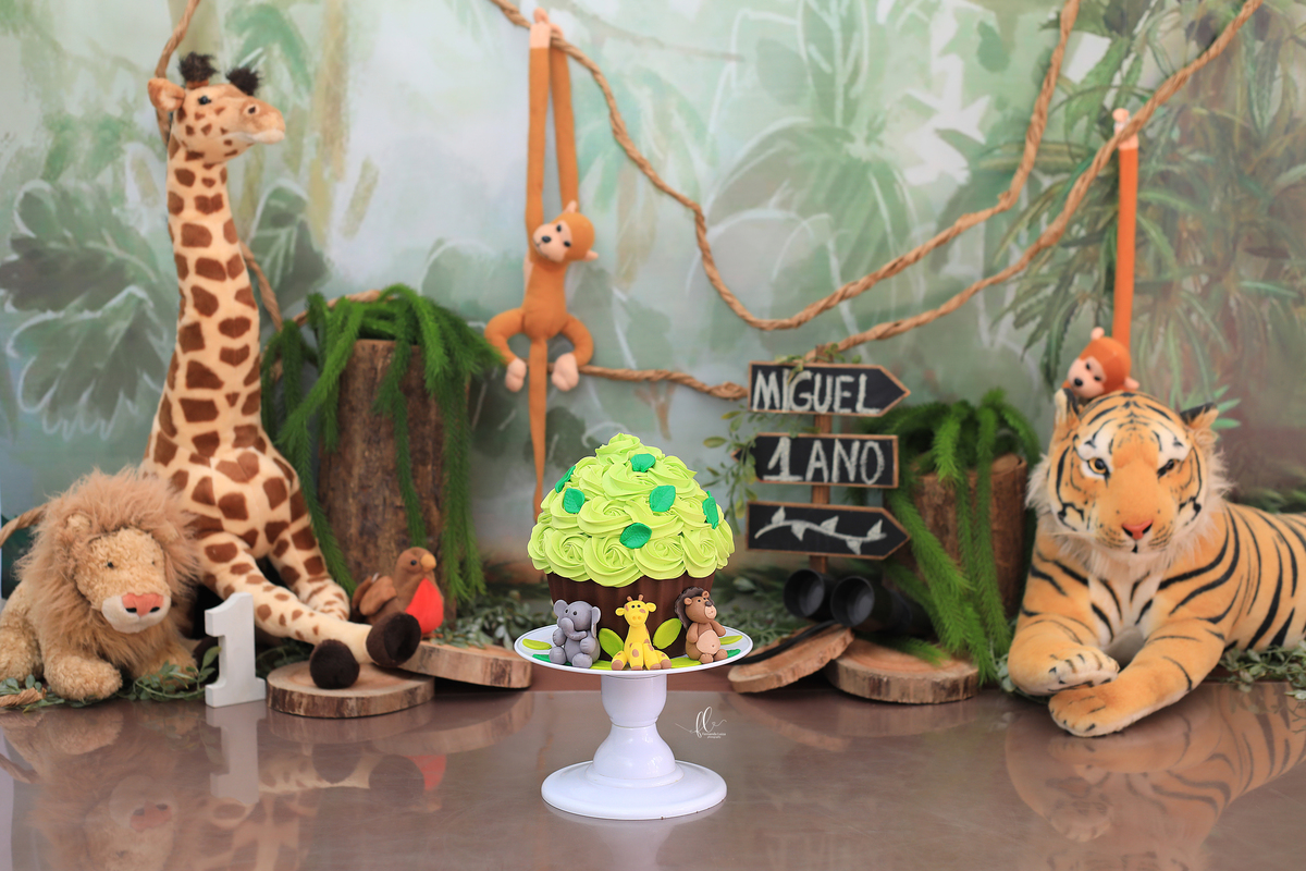 smash, smash the cake, ideias safari, ideias no tema safari, sessão do bolinho, cake smash, smash the cake tema safari , smash the cake cenário safari, selva,bolo safari ,smash the cake para menino,sessão de um ano no tema safari,safari, bichos, animais