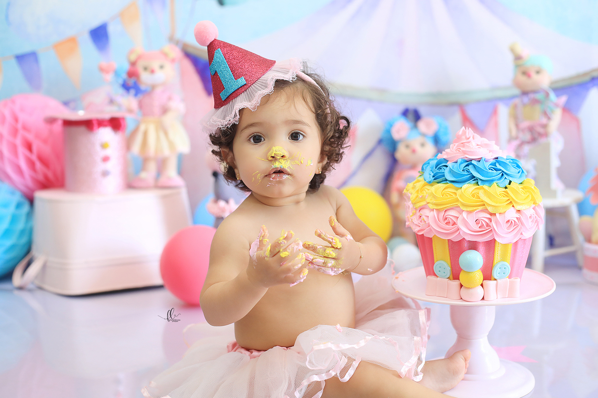 smash, smash the cake, sessão smash the cake, circo menina, sessão do bolinho,foto estúdio, cake smash, smash the cake tema circo, smash the cake cenário de circo, circo rosa, smash the cake circo para menina,  bolo circo rosa
