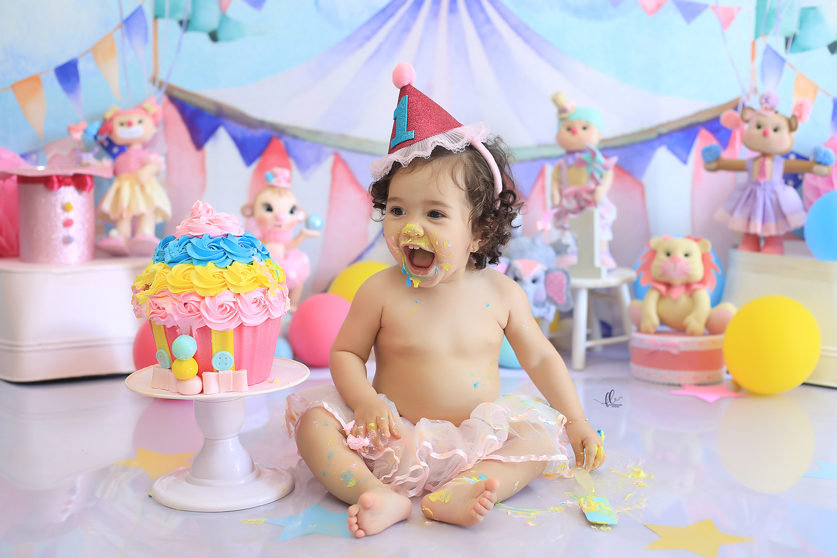 smash, smash the cake, sessão smash the cake, circo menina, sessão do bolinho,foto estúdio, cake smash, smash the cake tema circo, smash the cake cenário de circo, circo rosa, smash the cake circo para menina,  bolo circo rosa