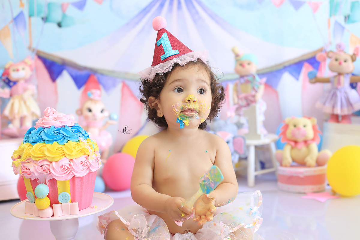 smash, smash the cake, sessão smash the cake, circo menina, sessão do bolinho,foto estúdio, cake smash, smash the cake tema circo, smash the cake cenário de circo, circo rosa, smash the cake circo para menina,  bolo circo rosa