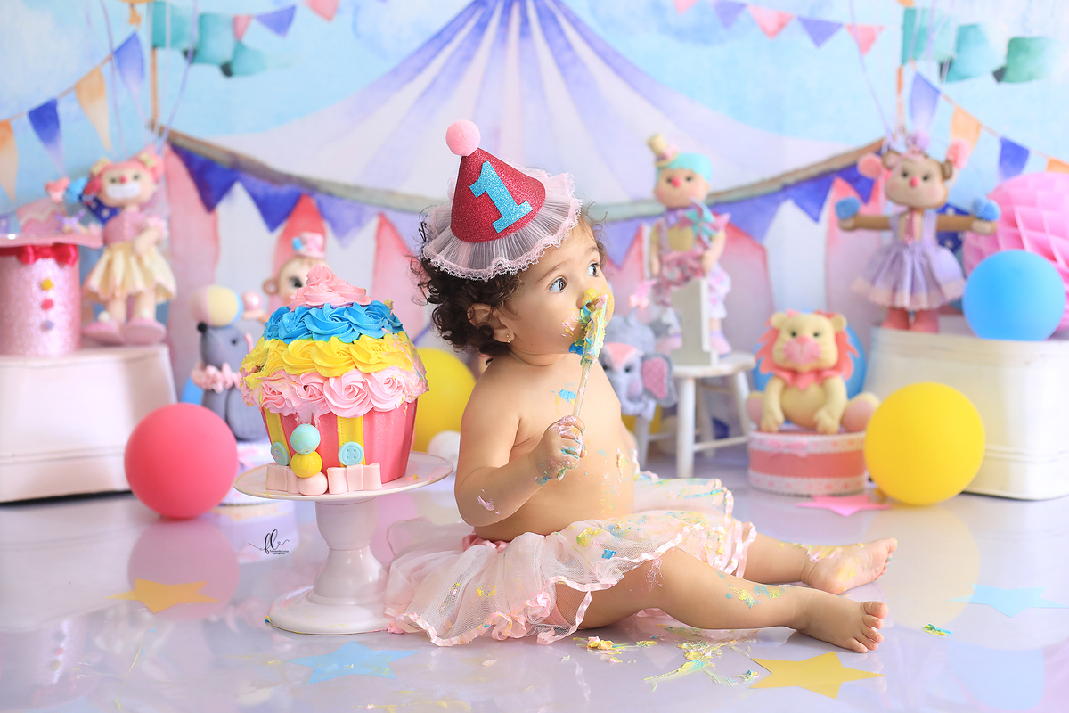 smash, smash the cake, sessão smash the cake, circo menina, sessão do bolinho,foto estúdio, cake smash, smash the cake tema circo, smash the cake cenário de circo, circo rosa, smash the cake circo para menina,  bolo circo rosa