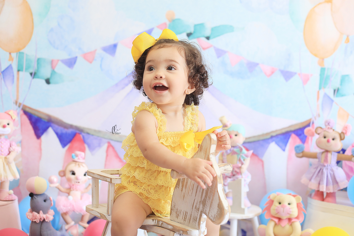 smash, smash the cake, sessão smash the cake, circo menina, sessão do bolinho,foto estúdio, cake smash, smash the cake tema circo, smash the cake cenário de circo, circo rosa, smash the cake circo para menina,  bolo circo rosa