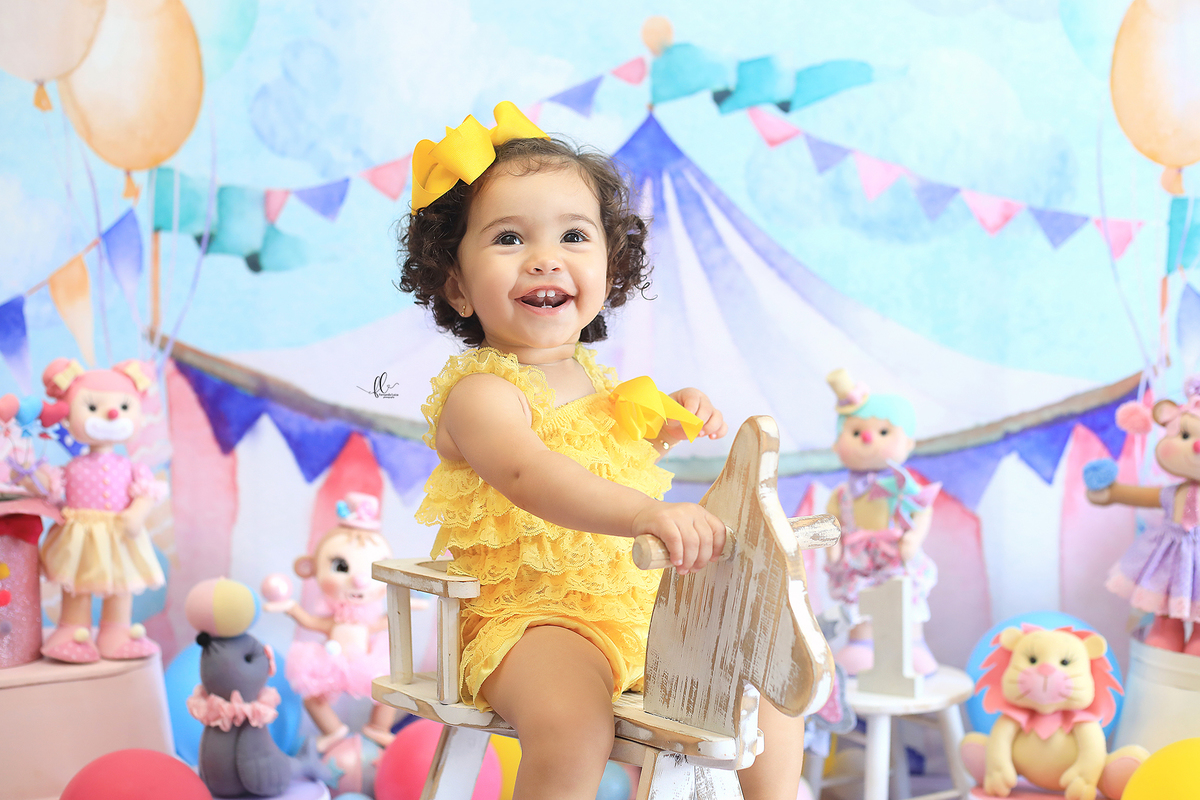 smash, smash the cake, sessão smash the cake, circo menina, sessão do bolinho,foto estúdio, cake smash, smash the cake tema circo, smash the cake cenário de circo, circo rosa, smash the cake circo para menina,  bolo circo rosa