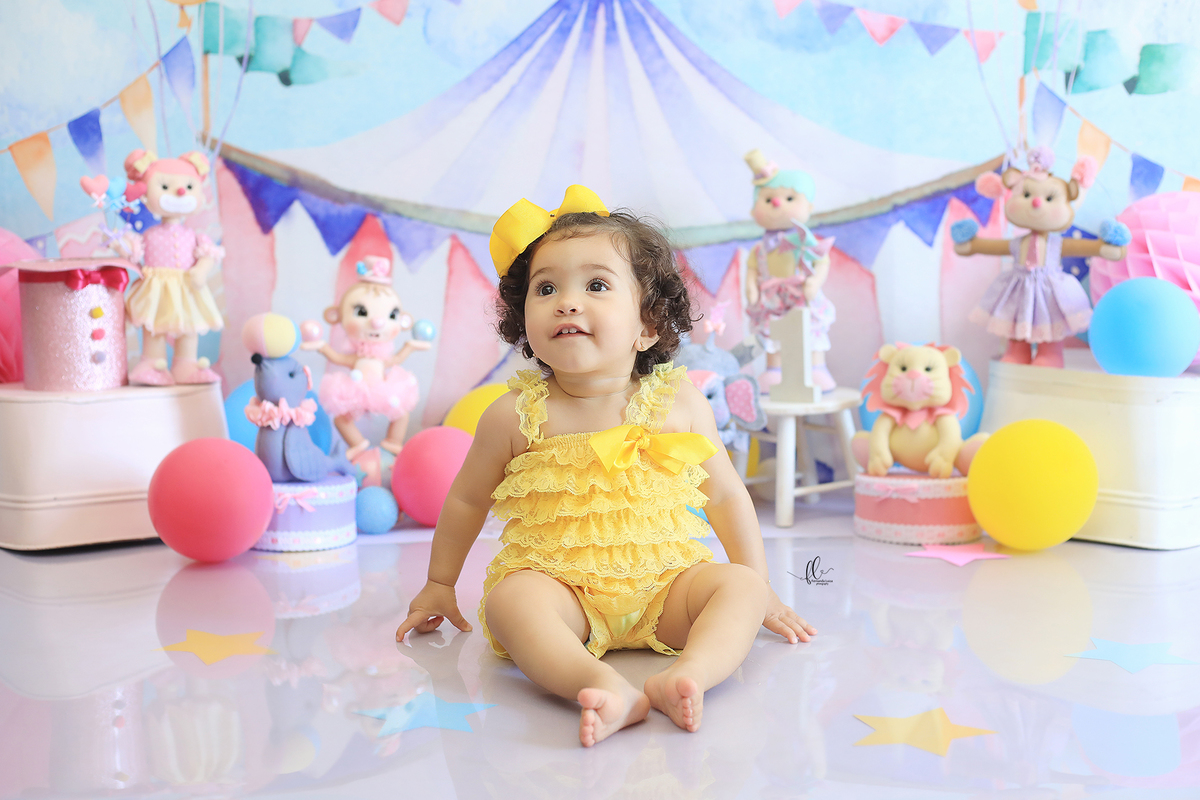 smash, smash the cake, sessão smash the cake, circo menina, sessão do bolinho,foto estúdio, cake smash, smash the cake tema circo, smash the cake cenário de circo, circo rosa, smash the cake circo para menina,  bolo circo rosa