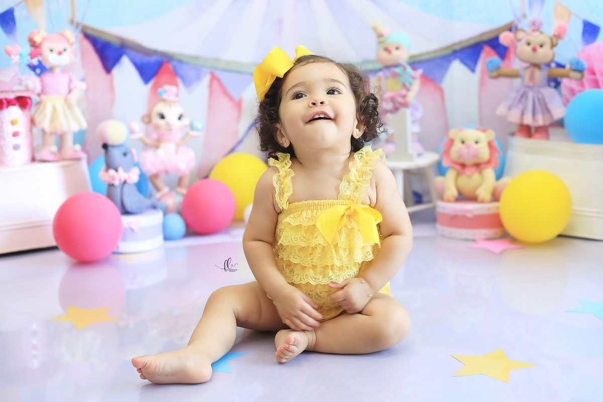 smash, smash the cake, sessão smash the cake, circo menina, sessão do bolinho,foto estúdio, cake smash, smash the cake tema circo, smash the cake cenário de circo, circo rosa, smash the cake circo para menina,  bolo circo rosa