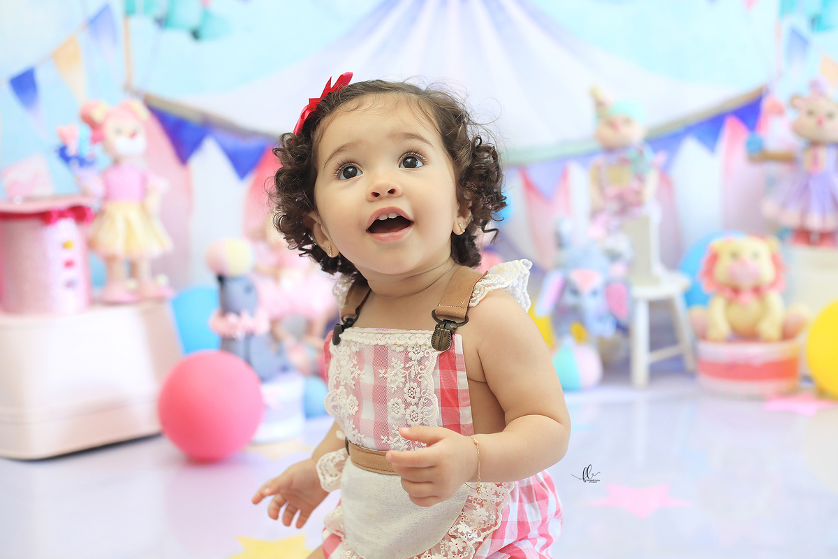 smash, smash the cake, sessão smash the cake, circo menina, sessão do bolinho,foto estúdio, cake smash, smash the cake tema circo, smash the cake cenário de circo, circo rosa, smash the cake circo para menina,  bolo circo rosa