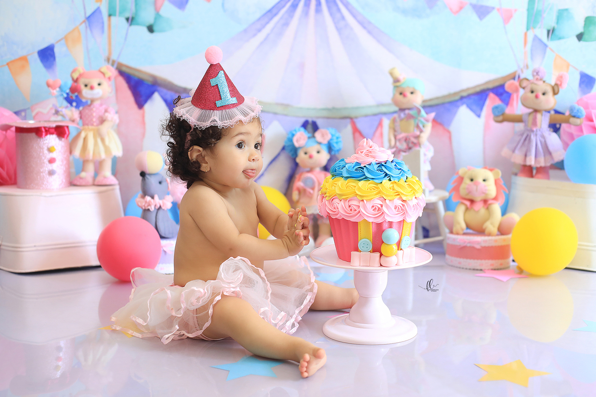 smash, smash the cake, sessão smash the cake, circo menina, sessão do bolinho,foto estúdio, cake smash, smash the cake tema circo, smash the cake cenário de circo, circo rosa, smash the cake circo para menina,  bolo circo rosa