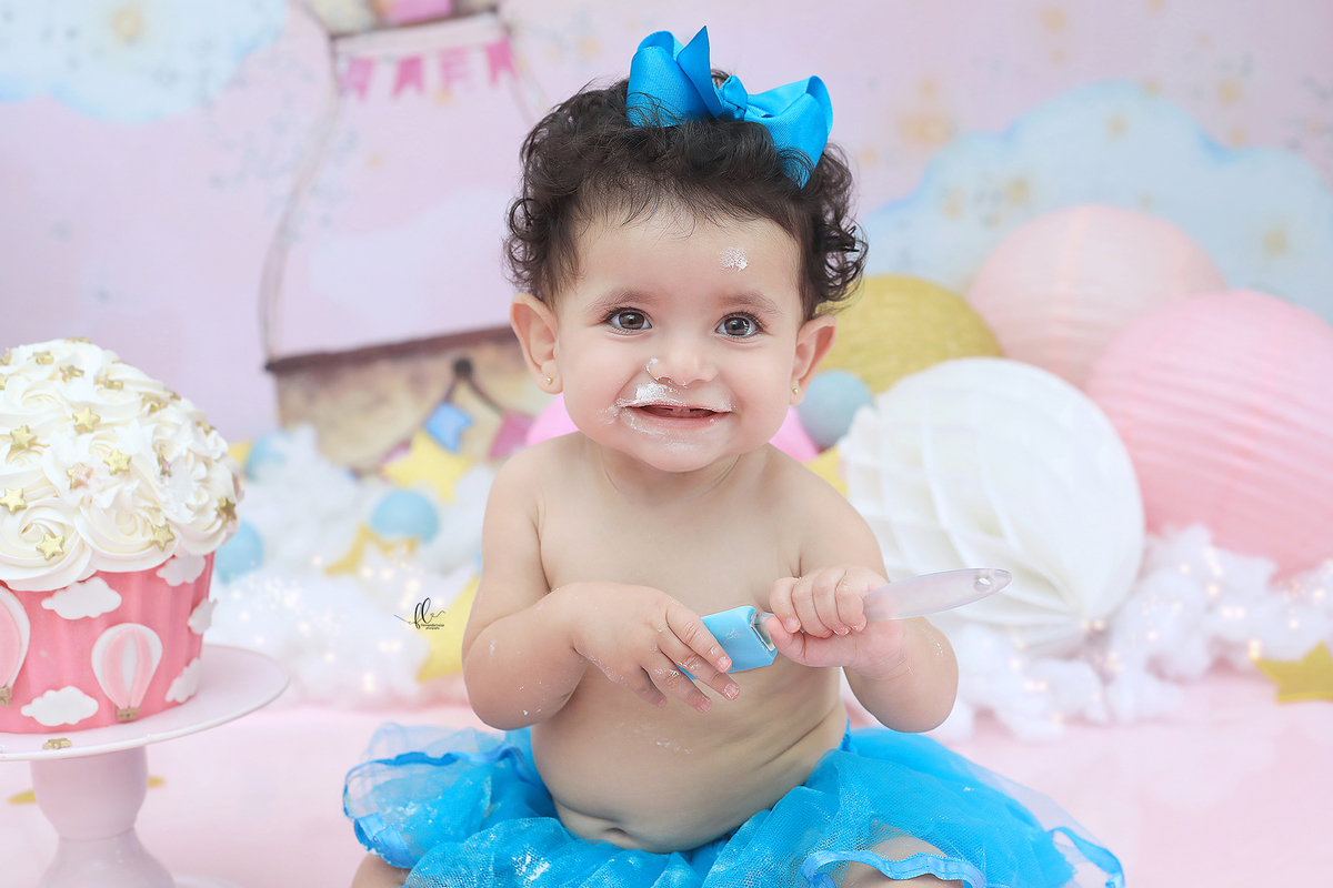 smash, smash the cake,voe alto minha pequena,sessão do bolinho,foto estúdio, cake smash, smash the cake tema voe alto,cenario voe alto menina, baloes,voe alto, smash the cake voe alto para menina,bolo voe alto,baloeiro,balão a gás
