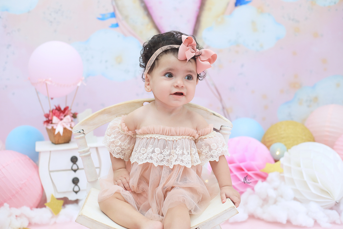 smash, smash the cake,voe alto minha pequena,sessão do bolinho,foto estúdio, cake smash, smash the cake tema voe alto,cenario voe alto menina, baloes,voe alto, smash the cake voe alto para menina,bolo voe alto,baloeiro,balão a gás