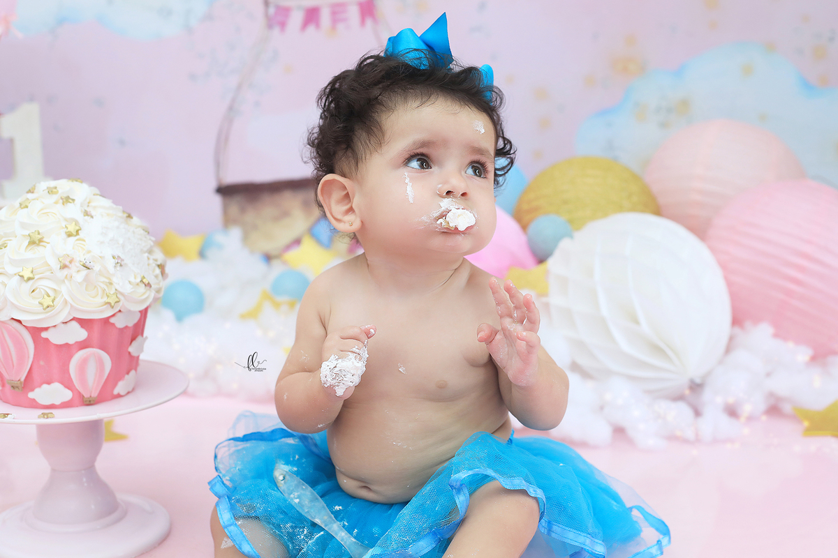smash, smash the cake,voe alto minha pequena,sessão do bolinho,foto estúdio, cake smash, smash the cake tema voe alto,cenario voe alto menina, baloes,voe alto, smash the cake voe alto para menina,bolo voe alto,baloeiro,balão a gás