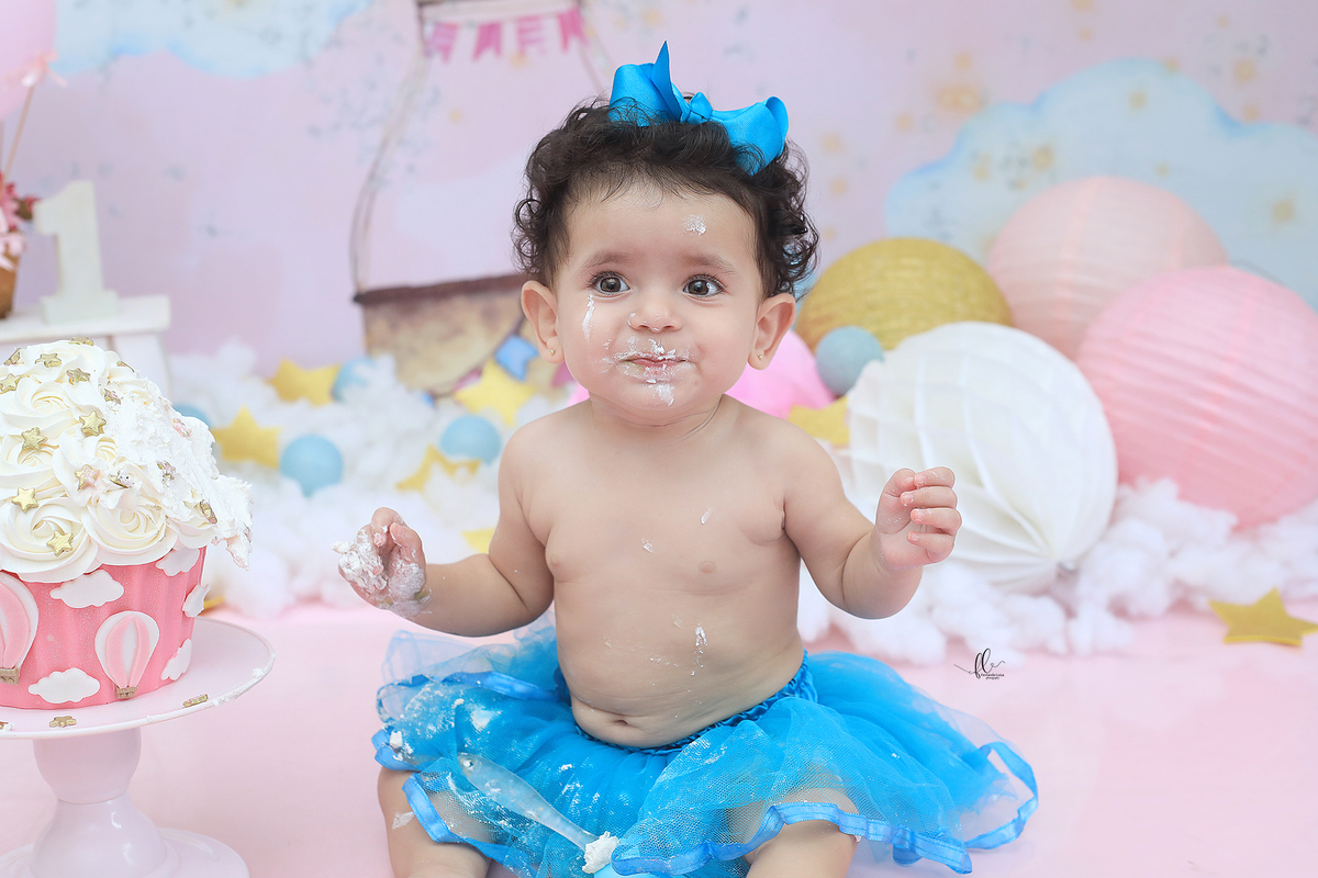 smash, smash the cake,voe alto minha pequena,sessão do bolinho,foto estúdio, cake smash, smash the cake tema voe alto,cenario voe alto menina, baloes,voe alto, smash the cake voe alto para menina,bolo voe alto,baloeiro,balão a gás