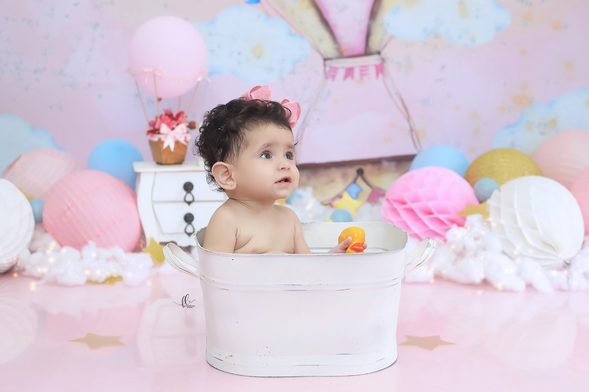 smash, smash the cake,voe alto minha pequena,sessão do bolinho,foto estúdio, cake smash, smash the cake tema voe alto,cenario voe alto menina, baloes,voe alto, smash the cake voe alto para menina,bolo voe alto,baloeiro,balão a gás