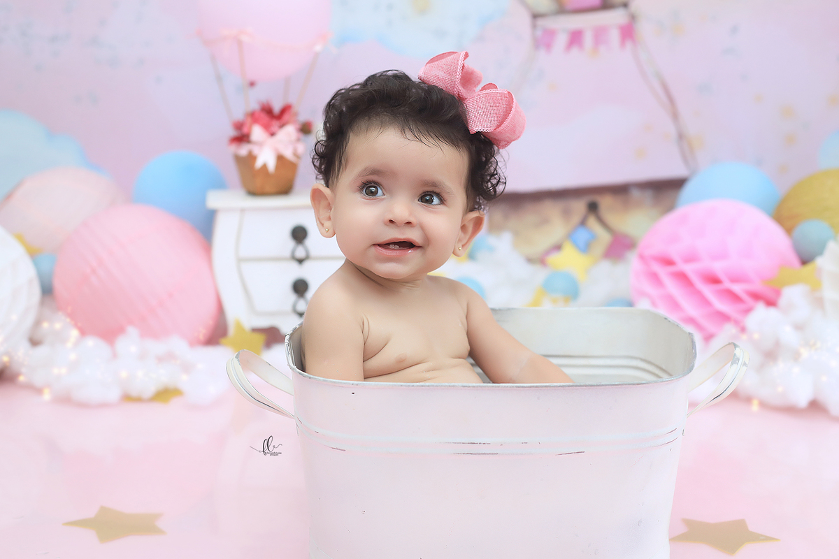 smash, smash the cake,voe alto minha pequena,sessão do bolinho,foto estúdio, cake smash, smash the cake tema voe alto,cenario voe alto menina, baloes,voe alto, smash the cake voe alto para menina,bolo voe alto,baloeiro,balão a gás