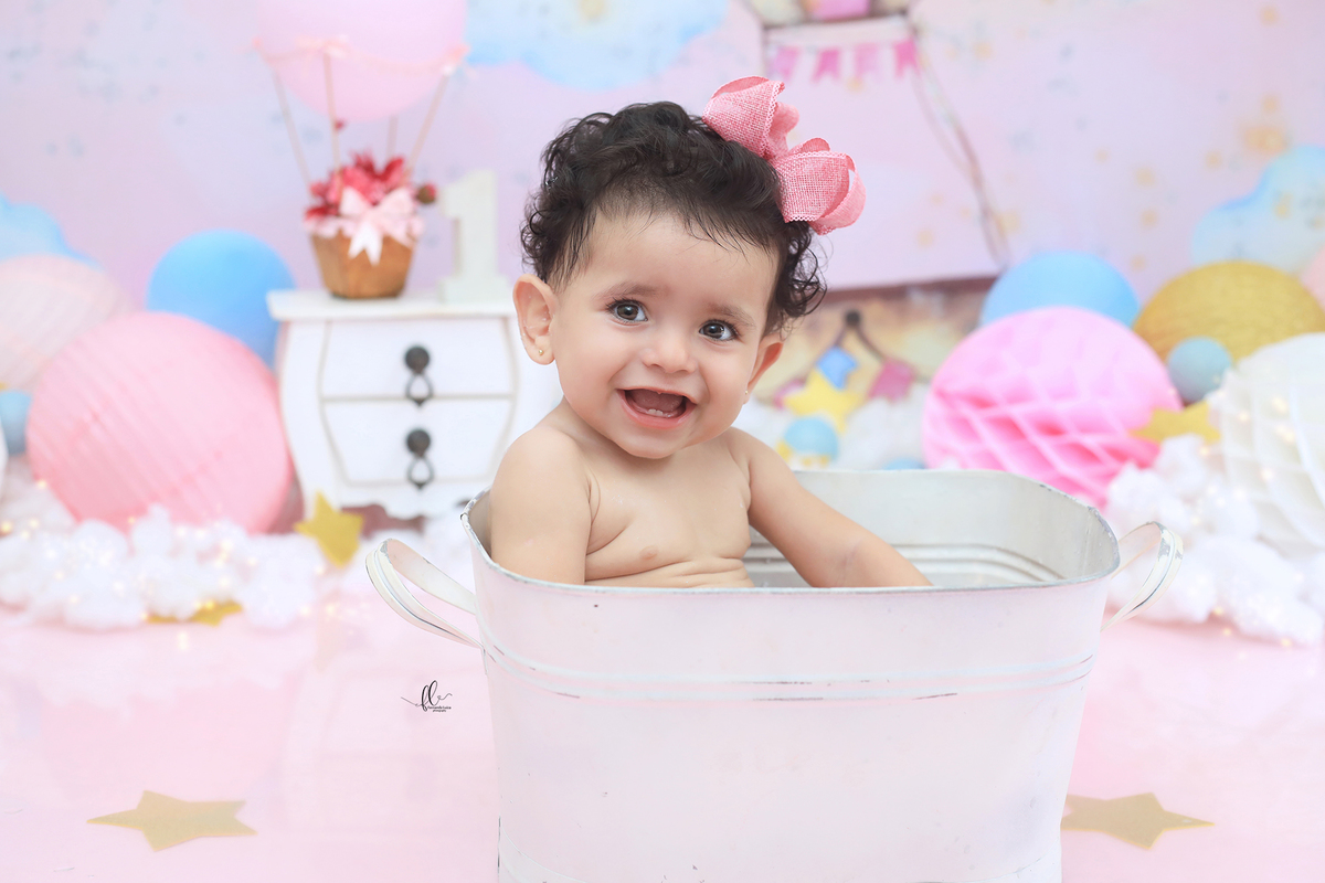 smash, smash the cake,voe alto minha pequena,sessão do bolinho,foto estúdio, cake smash, smash the cake tema voe alto,cenario voe alto menina, baloes,voe alto, smash the cake voe alto para menina,bolo voe alto,baloeiro,balão a gás