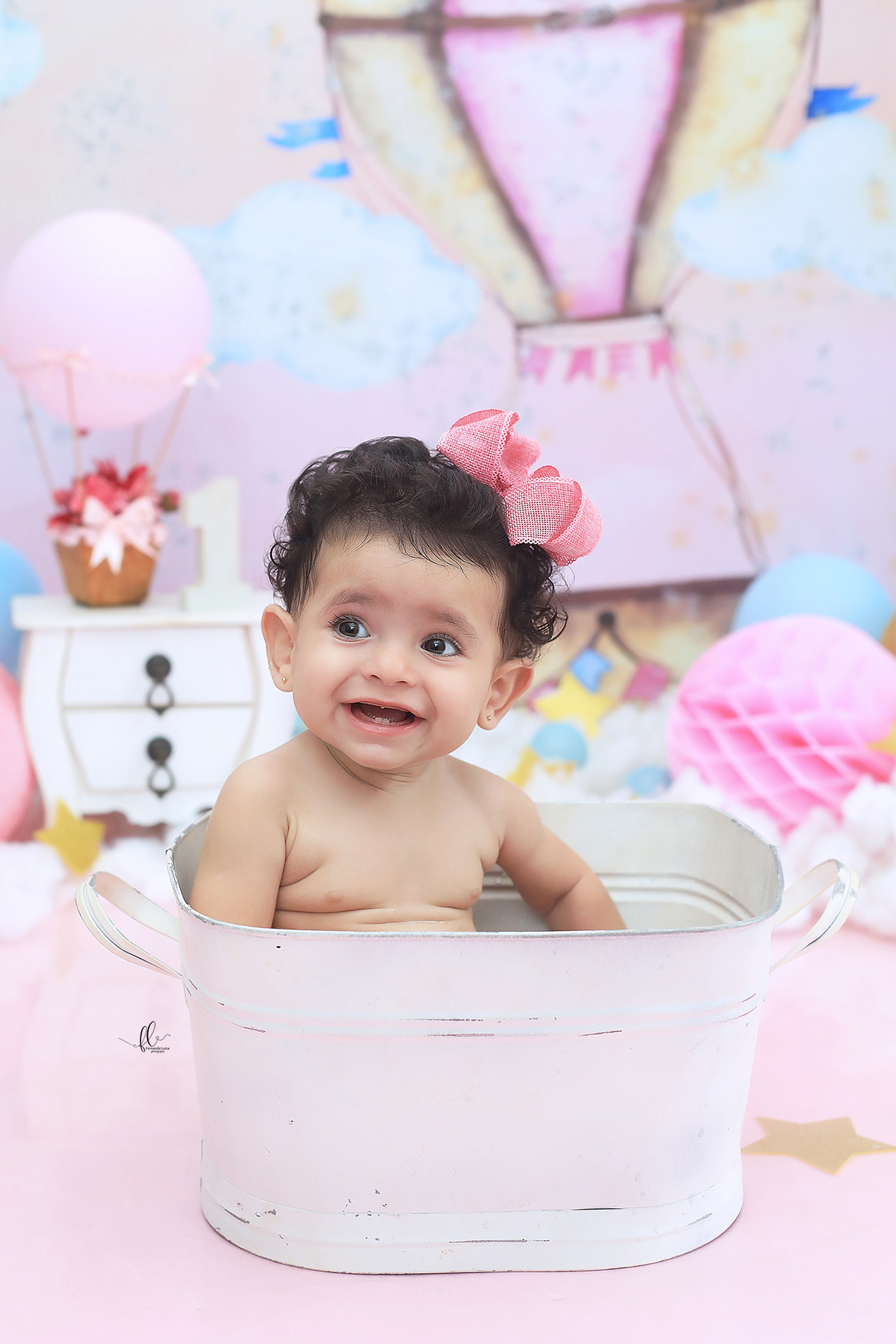 smash, smash the cake,voe alto minha pequena,sessão do bolinho,foto estúdio, cake smash, smash the cake tema voe alto,cenario voe alto menina, baloes,voe alto, smash the cake voe alto para menina,bolo voe alto,baloeiro,balão a gás