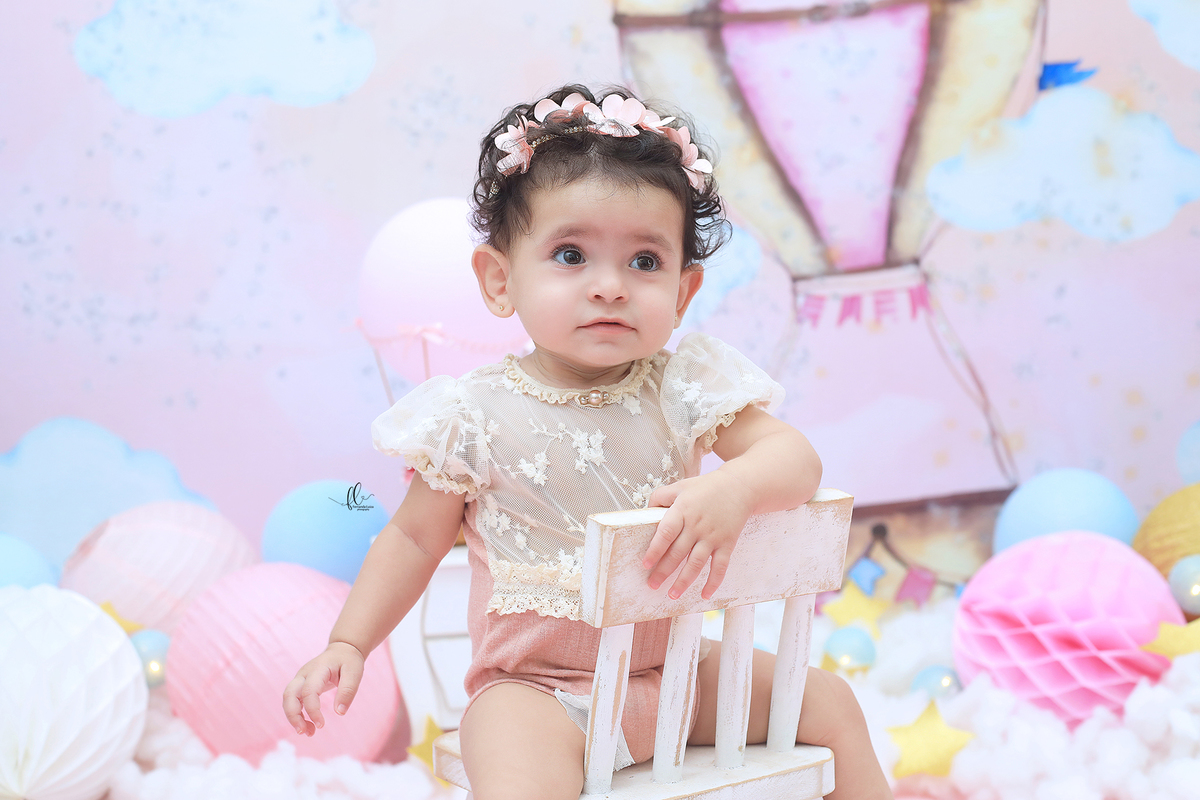 smash, smash the cake,voe alto minha pequena,sessão do bolinho,foto estúdio, cake smash, smash the cake tema voe alto,cenario voe alto menina, baloes,voe alto, smash the cake voe alto para menina,bolo voe alto,baloeiro,balão a gás