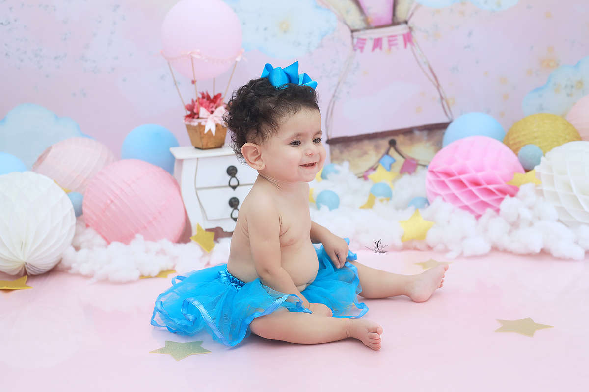 smash, smash the cake,voe alto minha pequena,sessão do bolinho,foto estúdio, cake smash, smash the cake tema voe alto,cenario voe alto menina, baloes,voe alto, smash the cake voe alto para menina,bolo voe alto,baloeiro,balão a gás