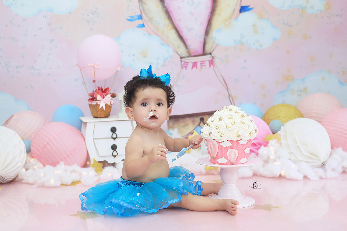 smash, smash the cake,voe alto minha pequena,sessão do bolinho,foto estúdio, cake smash, smash the cake tema voe alto,cenario voe alto menina, baloes,voe alto, smash the cake voe alto para menina,bolo voe alto,baloeiro,balão a gás