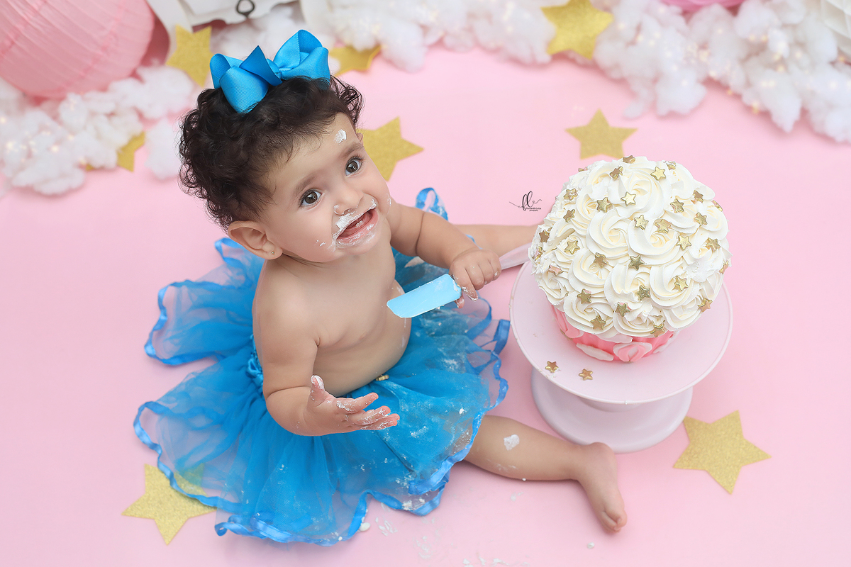 smash, smash the cake,voe alto minha pequena,sessão do bolinho,foto estúdio, cake smash, smash the cake tema voe alto,cenario voe alto menina, baloes,voe alto, smash the cake voe alto para menina,bolo voe alto,baloeiro,balão a gás