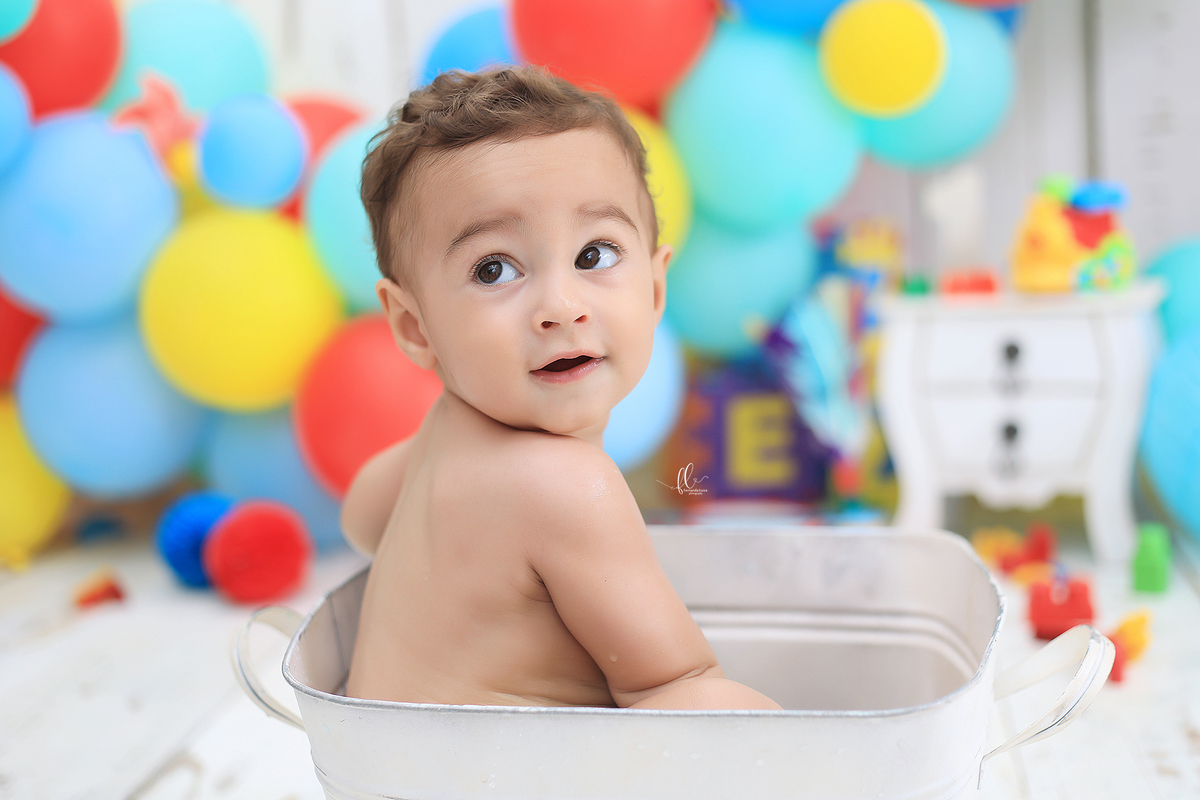 smash tema brinquedos,smash the cake,sessão smash the cake, cake smash,smash the cake brinquedos,smash the cake cenário brinquedos antigos,brinquedos,tema brinquedos,smash the cake para menino,sessão de um ano no tema brinquedos, brincadeira