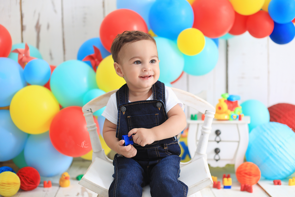 smash tema brinquedos,smash the cake,sessão smash the cake, cake smash,smash the cake brinquedos,smash the cake cenário brinquedos antigos,brinquedos,tema brinquedos,smash the cake para menino,sessão de um ano no tema brinquedos, brincadeira