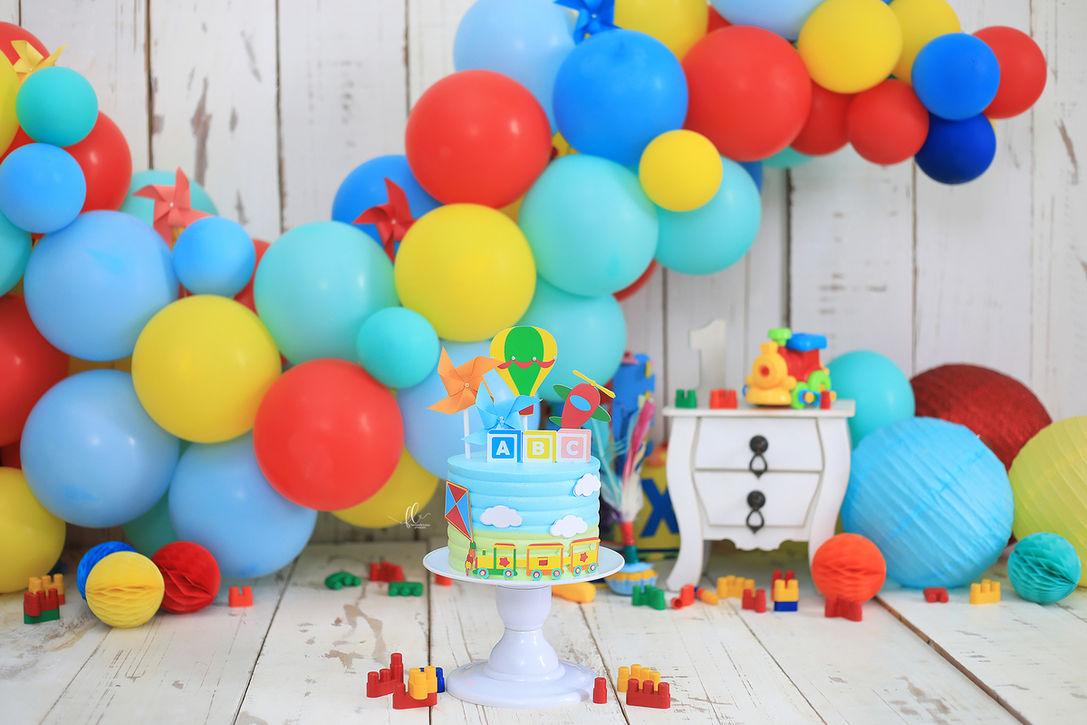 smash tema brinquedos,smash the cake,sessão smash the cake, cake smash,smash the cake brinquedos,smash the cake cenário brinquedos antigos,brinquedos,tema brinquedos,smash the cake para menino,sessão de um ano no tema brinquedos, brincadeira