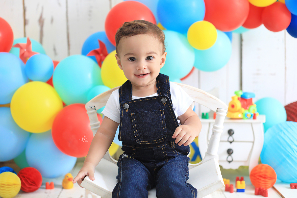 smash tema brinquedos,smash the cake,sessão smash the cake, cake smash,smash the cake brinquedos,smash the cake cenário brinquedos antigos,brinquedos,tema brinquedos,smash the cake para menino,sessão de um ano no tema brinquedos, brincadeira