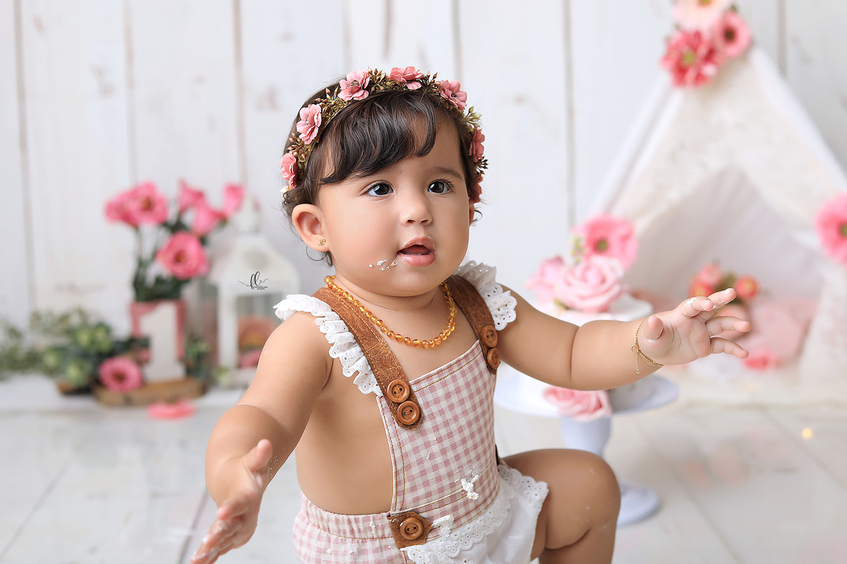 smash, smash the cake, ideias jardim encantado, sessão do bolinho, cake smash, smash the cake tema jardim encantado, smash the cake cenário jardim, jardim encantado,bolo jardim encantado,smash the cake para menina,sessão de um ano no tema jardim,borboleta