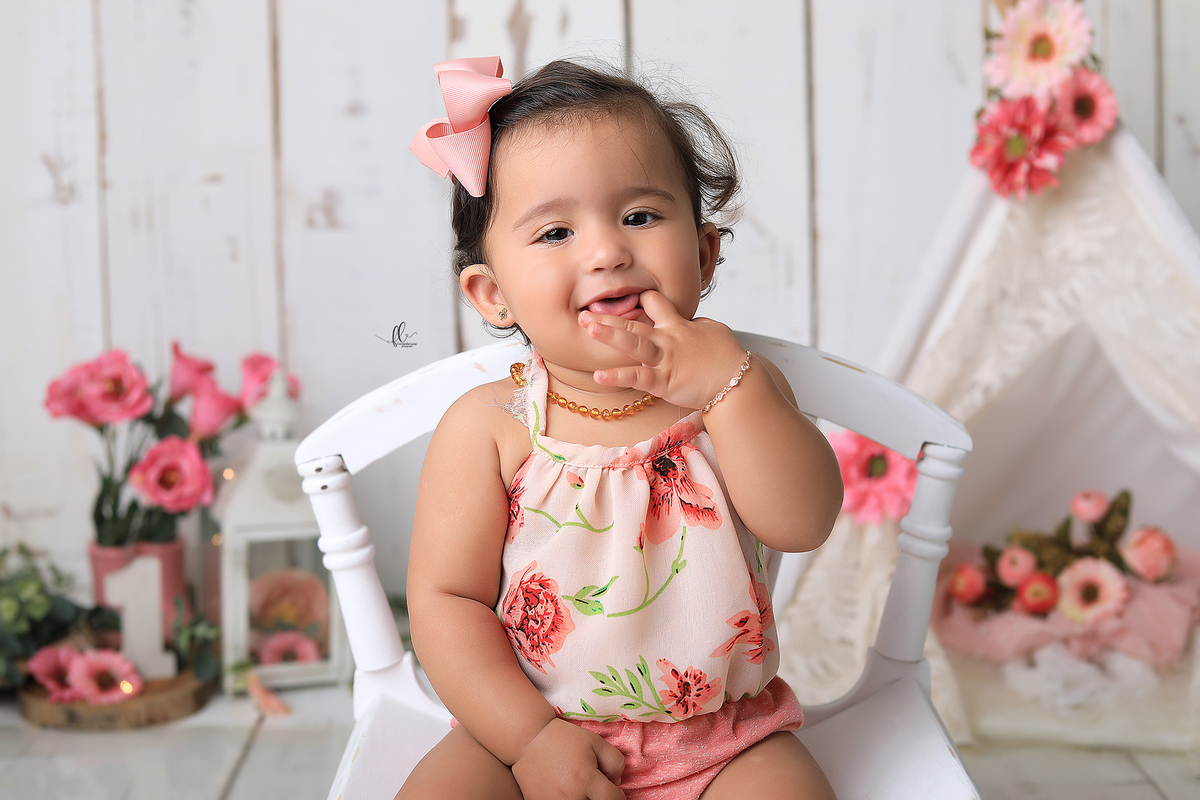 smash, smash the cake, ideias jardim encantado, sessão do bolinho, cake smash, smash the cake tema jardim encantado, smash the cake cenário jardim, jardim encantado,bolo jardim encantado,smash the cake para menina,sessão de um ano no tema jardim,borboleta