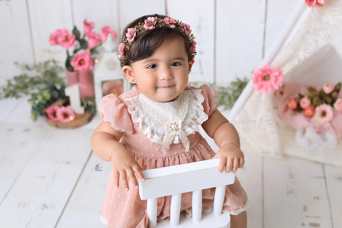 smash, smash the cake, ideias jardim encantado, sessão do bolinho, cake smash, smash the cake tema jardim encantado, smash the cake cenário jardim, jardim encantado,bolo jardim encantado,smash the cake para menina,sessão de um ano no tema jardim,borboleta