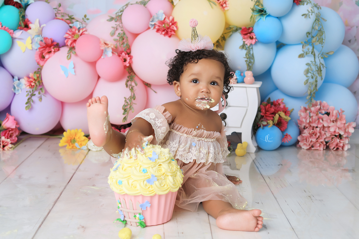 smash, smash the cake, ideias jardim encantado, sessão do bolinho, cake smash, smash the cake tema jardim encantado, smash the cake cenário jardim, jardim encantado,bolo jardim encantado,smash the cake para menina,sessão de um ano no tema jardim,borboleta