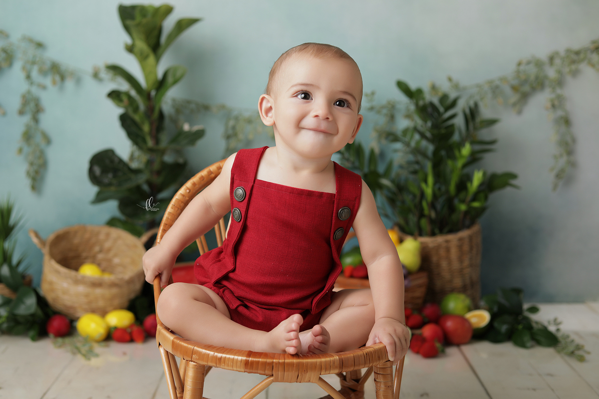 acompahamento do bebe,sessão de frutas, frutinhas, introdução alimentar, sessão das frutas, frutas, mini sessoa frutas, frutinhas, sessão do bebe, fotos com melancia, melancia, morango, sessao com morangos, sessão com melancia
