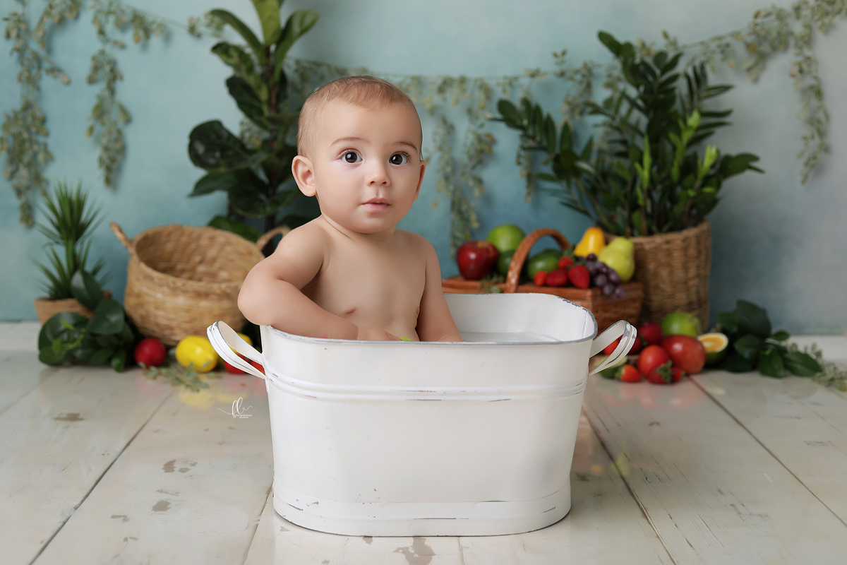 acompahamento do bebe,sessão de frutas, frutinhas, introdução alimentar, sessão das frutas, frutas, mini sessoa frutas, frutinhas, sessão do bebe, fotos com melancia, melancia, morango, sessao com morangos, sessão com melancia