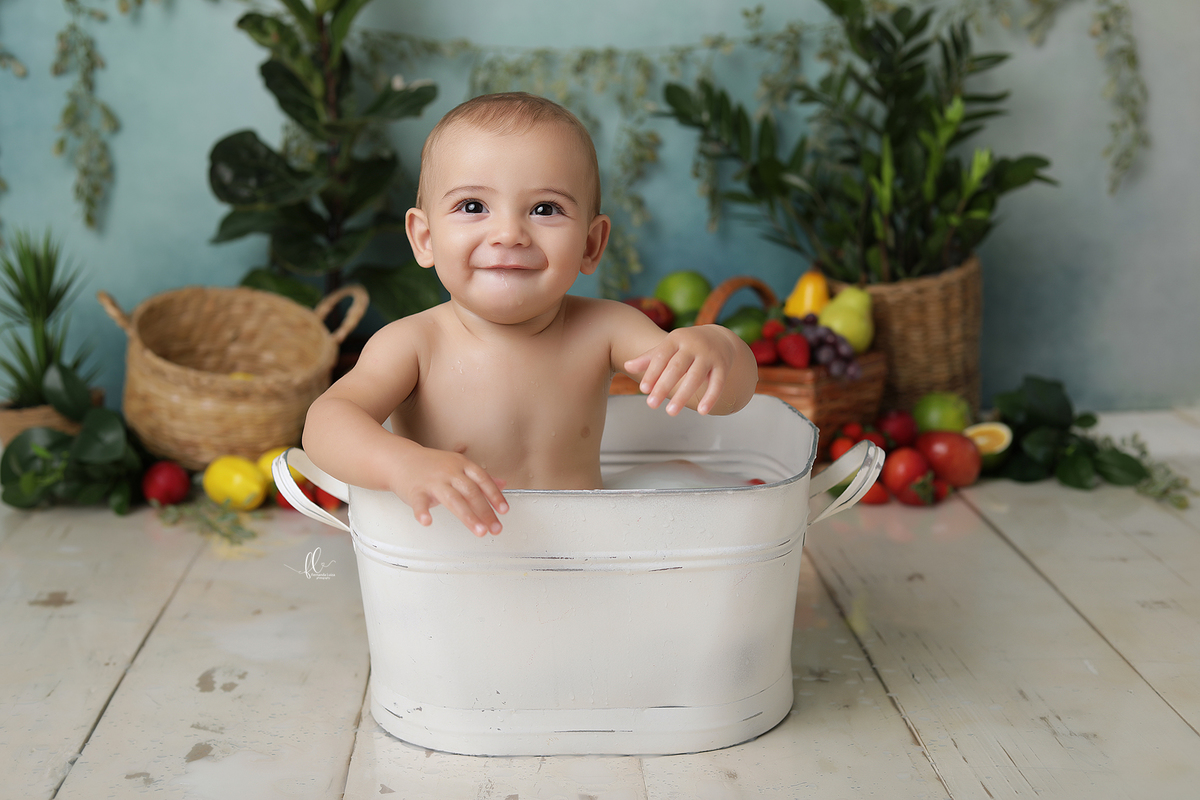 acompahamento do bebe,sessão de frutas, frutinhas, introdução alimentar, sessão das frutas, frutas, mini sessoa frutas, frutinhas, sessão do bebe, fotos com melancia, melancia, morango, sessao com morangos, sessão com melancia