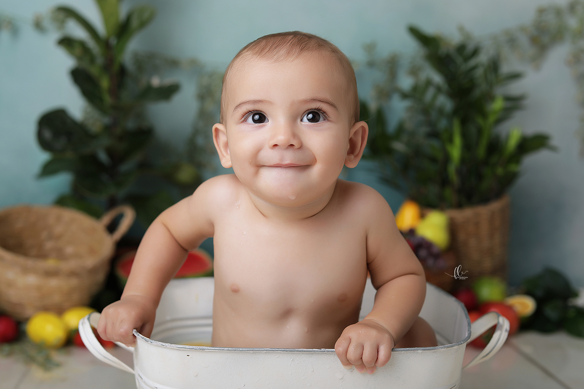 acompahamento do bebe,sessão de frutas, frutinhas, introdução alimentar, sessão das frutas, frutas, mini sessoa frutas, frutinhas, sessão do bebe, fotos com melancia, melancia, morango, sessao com morangos, sessão com melancia