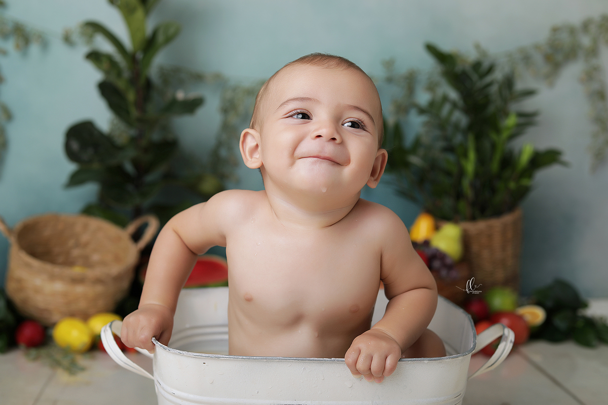 acompahamento do bebe,sessão de frutas, frutinhas, introdução alimentar, sessão das frutas, frutas, mini sessoa frutas, frutinhas, sessão do bebe, fotos com melancia, melancia, morango, sessao com morangos, sessão com melancia