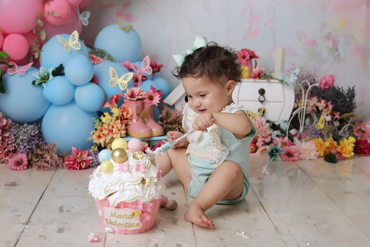 smash, smash the cake, ideias jardim encantado, sessão do bolinho, cake smash, smash the cake tema jardim encantado, smash the cake cenário jardim, jardim encantado,bolo jardim encantado,smash the cake para menina,sessão de um ano no tema jardim,borboleta