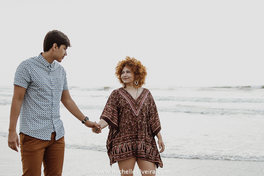 ensaio fotográfico de casal na praia  em ilha comprida são paulo