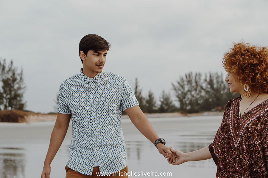 ensaio fotográfico de casal na praia  em ilha comprida são paulo