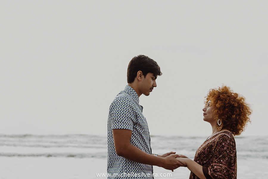 ensaio fotográfico de casal na praia  em ilha comprida são paulo
