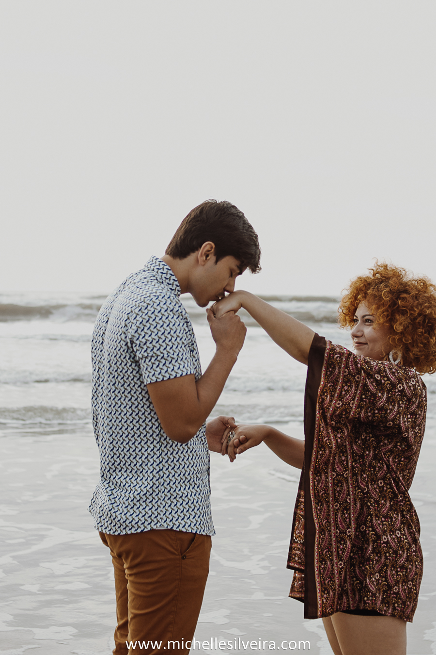 ensaio fotográfico de casal na praia  em ilha comprida são paulo
