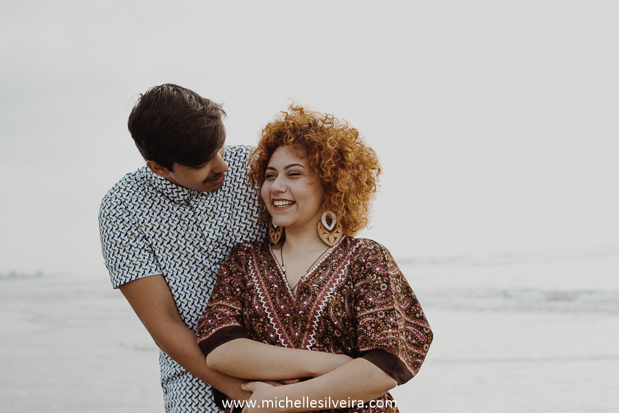 ensaio fotográfico de casal na praia  em ilha comprida são paulo