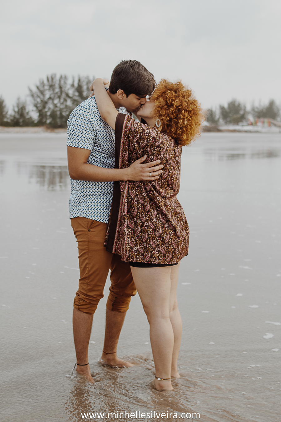 ensaio fotográfico de casal na praia  em ilha comprida são paulo