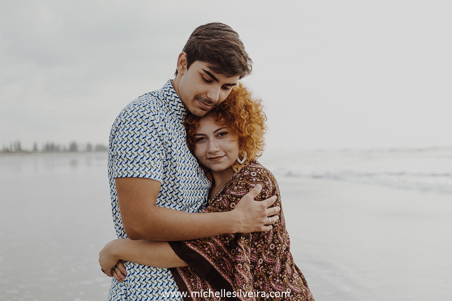 ensaio fotográfico de casal na praia  em ilha comprida são paulo