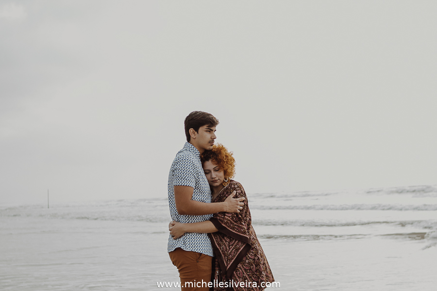 ensaio fotográfico de casal na praia  em ilha comprida são paulo