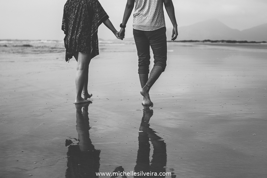ensaio fotográfico de casal na praia  em ilha comprida são paulo