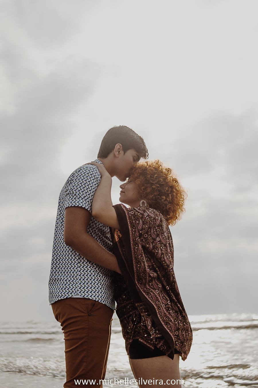 ensaio fotográfico de casal na praia  em ilha comprida são paulo