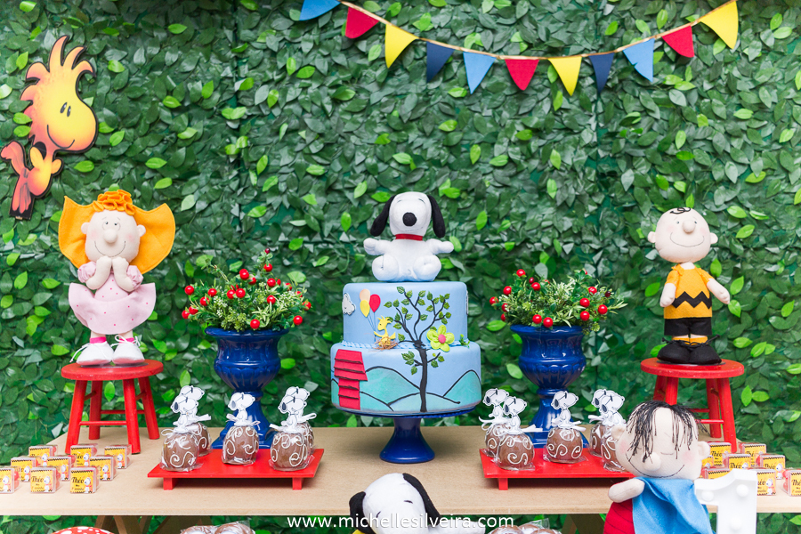Fotografia de Festa Infantil tema turma do Snoopy no buffet kairós em Diadema - SP