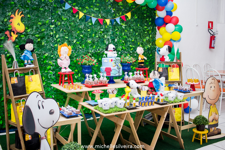 Fotografia de Festa Infantil tema turma do Snoopy no buffet kairós em Diadema - SP
