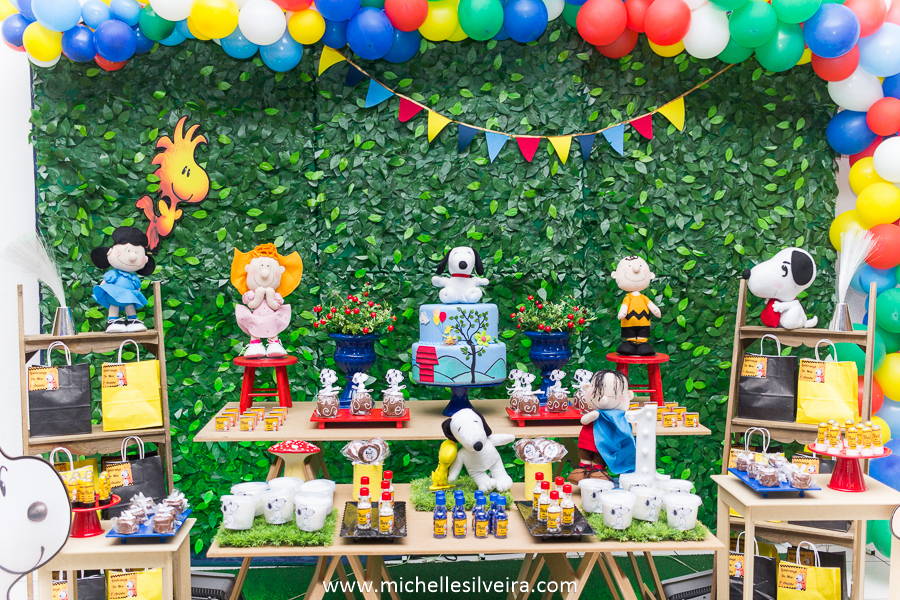Fotografia de Festa Infantil tema turma do Snoopy no buffet kairós em Diadema - SP
